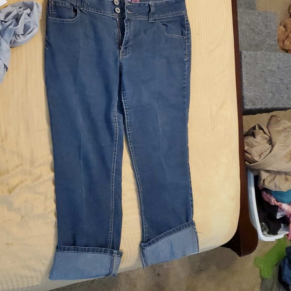 Angels Capri Jeans 19